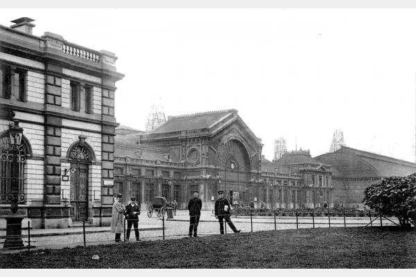 La gare et la poste carolos au début du XXe siècle