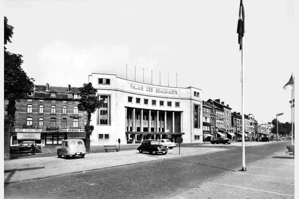 Notre belle place du Manège