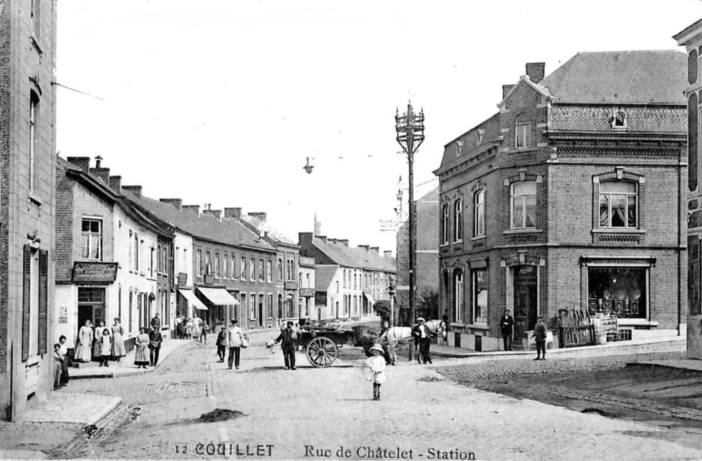 Avant de devenir la rue de Gilly, cette voirie portait le nom de rue de Châtelet | Rue de Gilly, Couillet