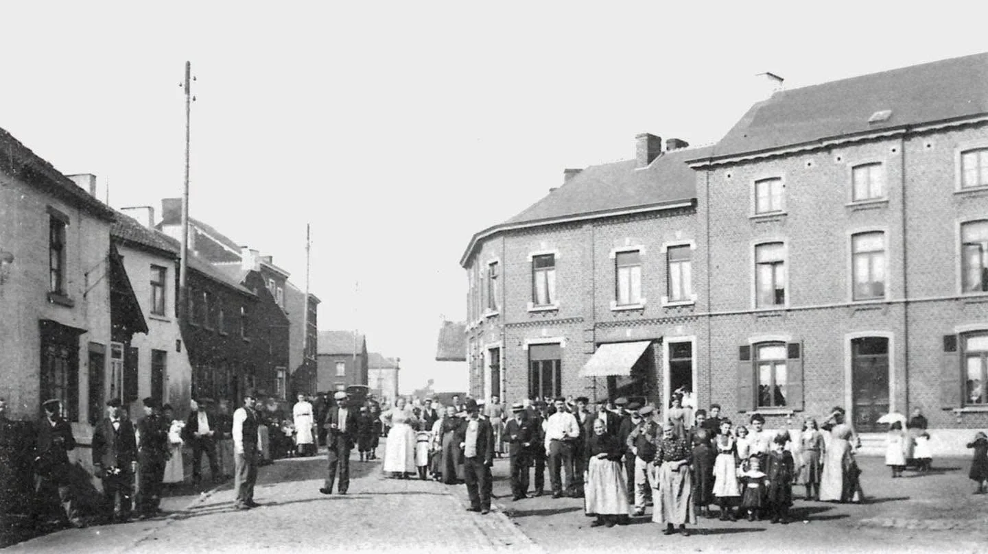 Dampremy et sa Place du Phoenix en 1903 | Rue du Phénix, Dampremy | 1903
