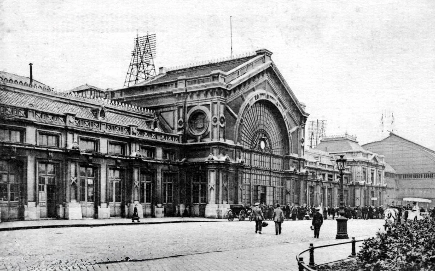 Gare de Charleroi-Sud | Square des Martyrs, Charleroi | 1926
