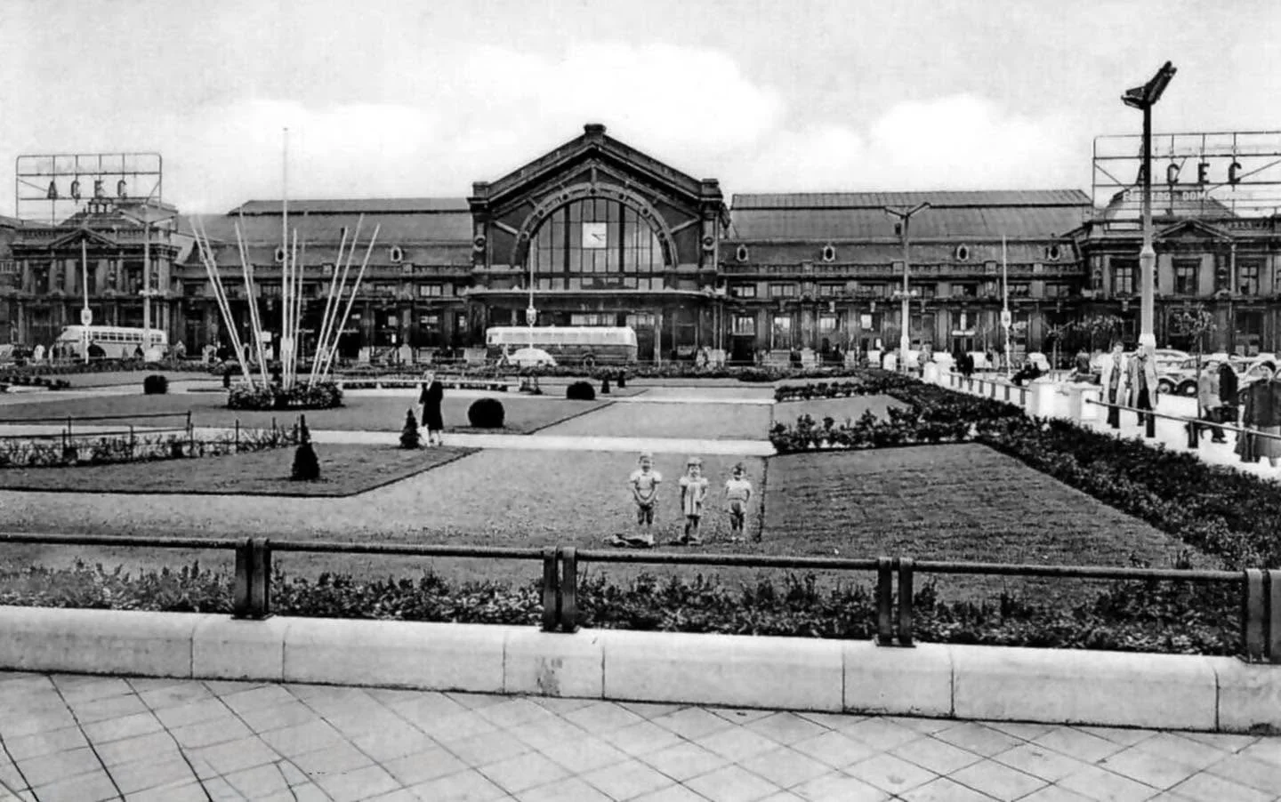 Gare de Charleroi-Sud | Square des Martyrs, Charleroi