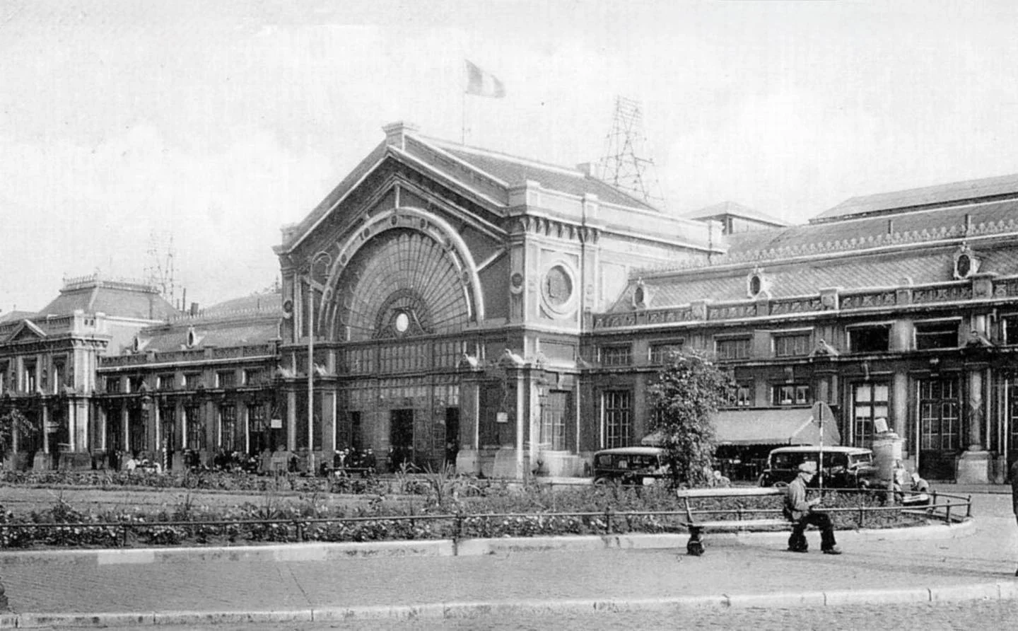 Gare du Sud | Square des Martyrs, Charleroi