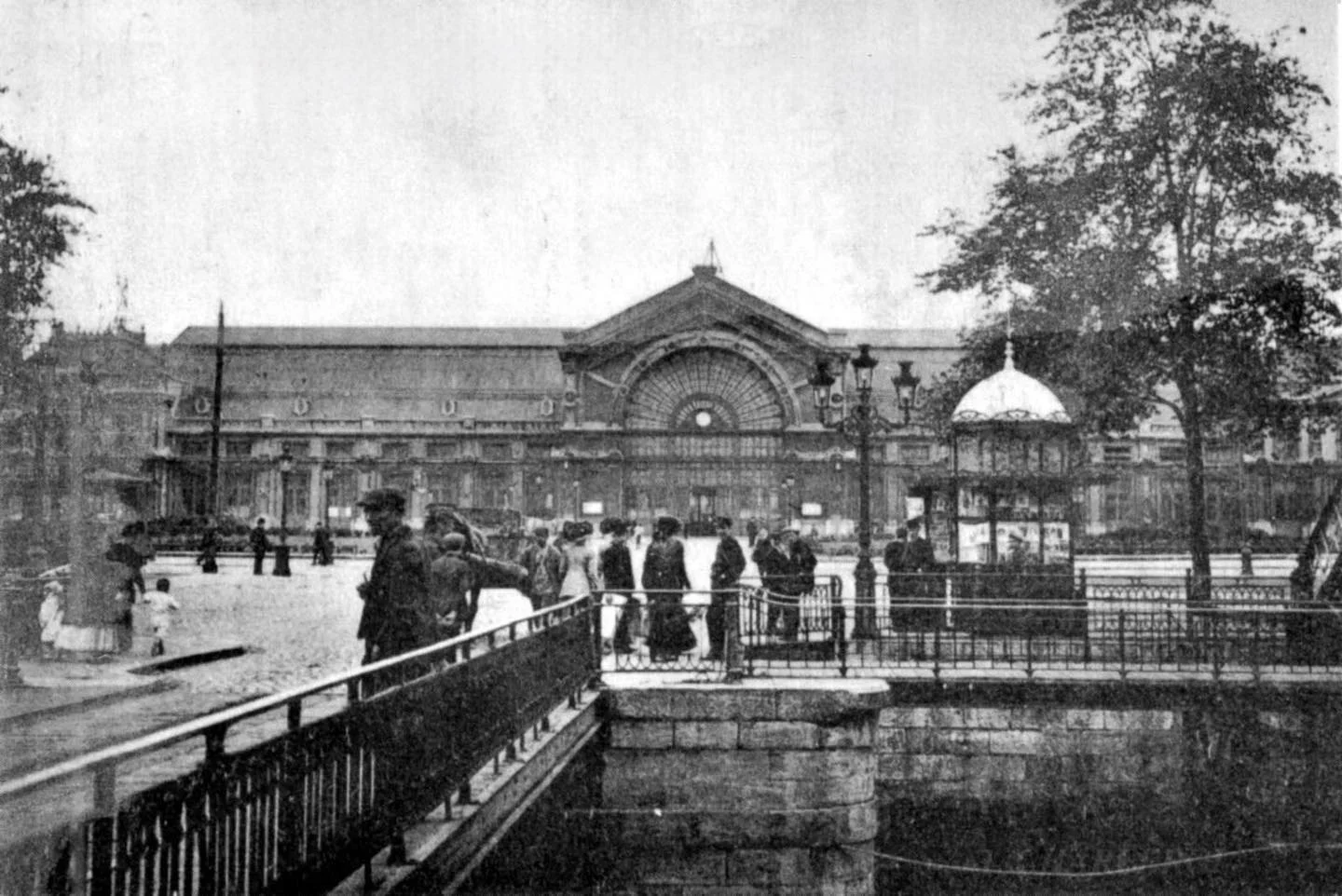Gare du Sud | Square des Martyrs, Charleroi