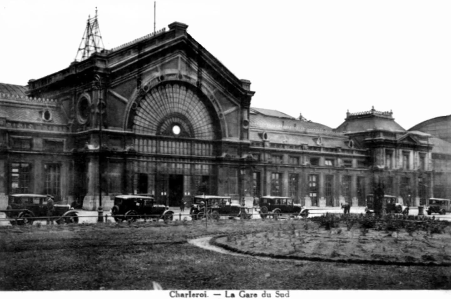 Gare du Sud | Square des Martyrs, Charleroi | 1933