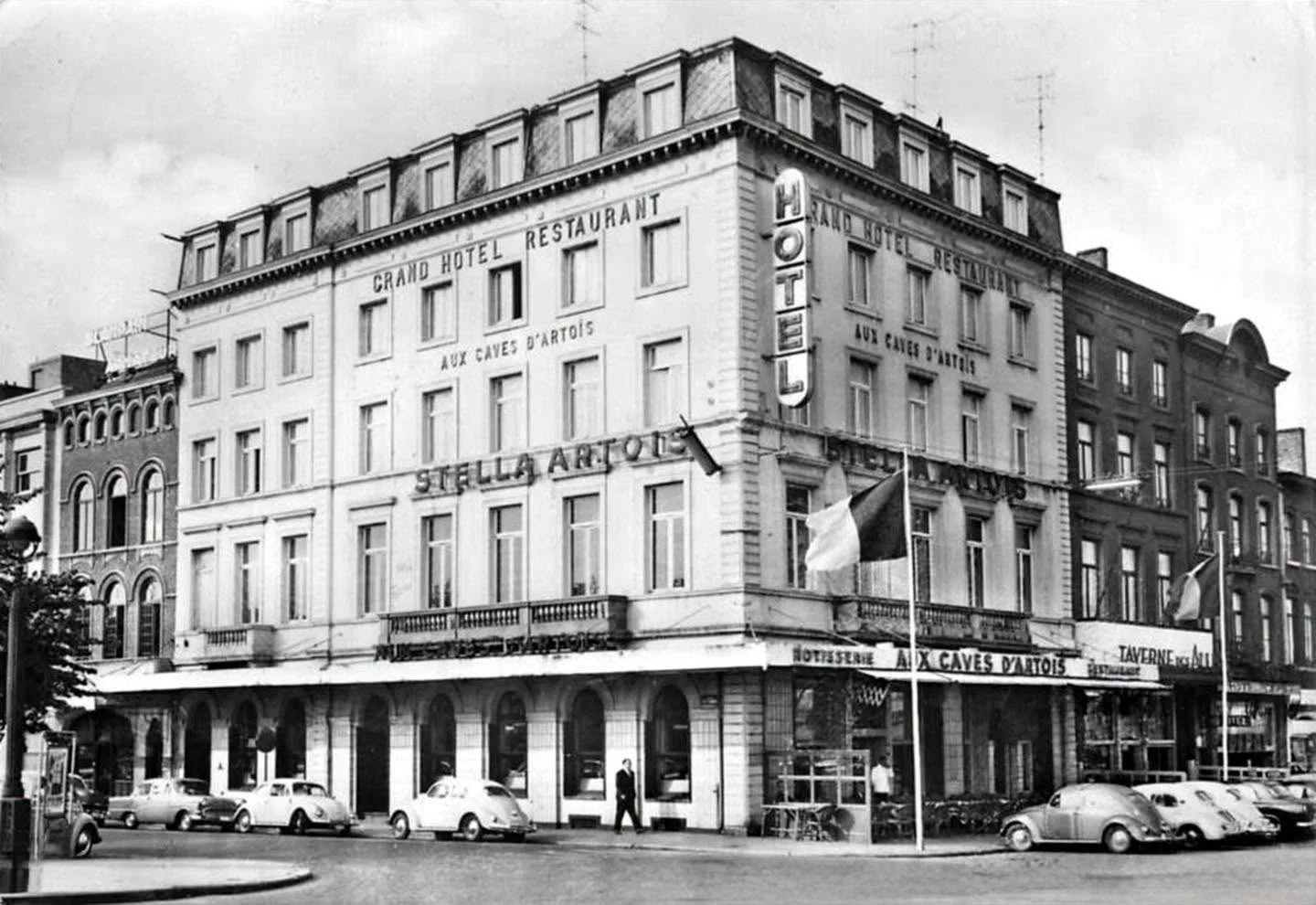 Hôtel Ibis - PIMMs | Place Emile Buisset, Charleroi