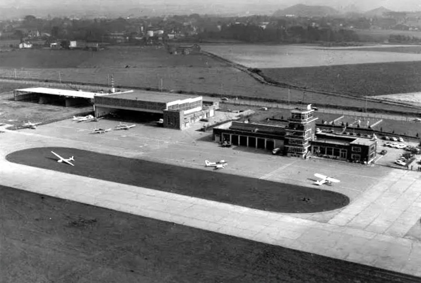 L’aéroport de Charleroi à la fin des années 60 | Aéroport de Charleroi-Bruxelles-Sud, Gosselies | 1960 - 1970