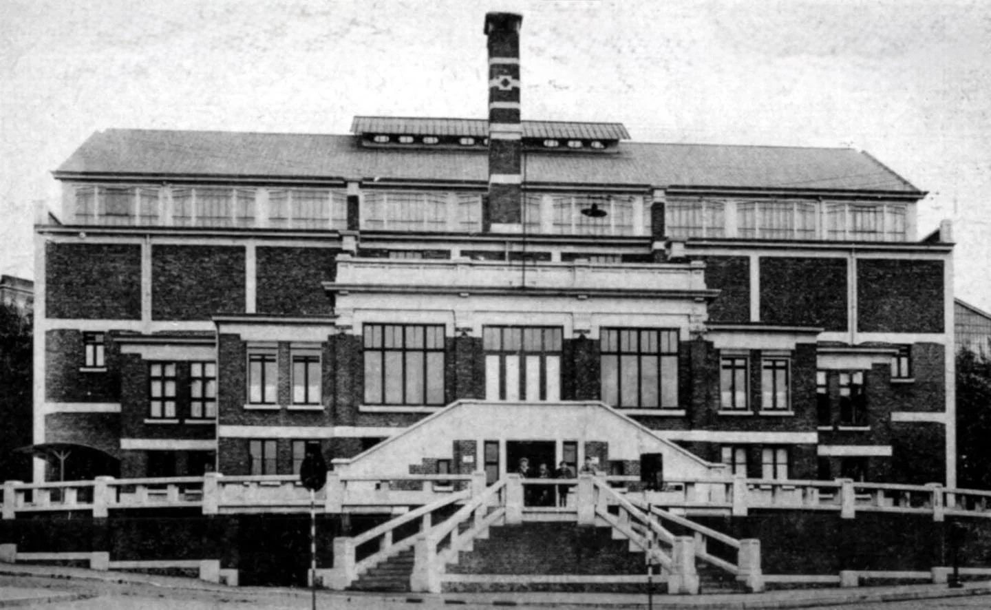 La piscine de la Broucheterre | Rue Averroès, Charleroi | 1932 - 1950