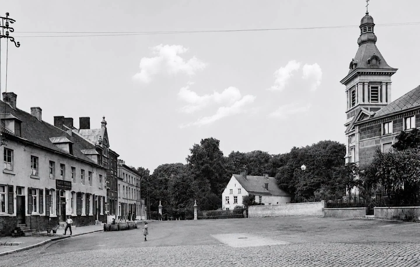 La place de Monceau-sur-Sambre | Place Louis de Gonzague, Monceau-sur-Sambre