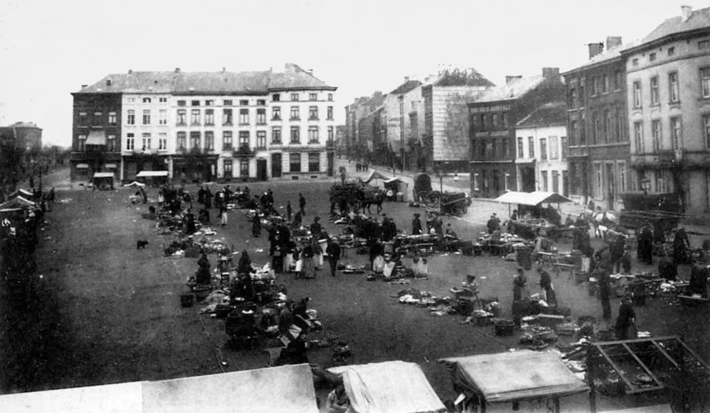 La place du manège et son marché | Place du Manège, Charleroi
