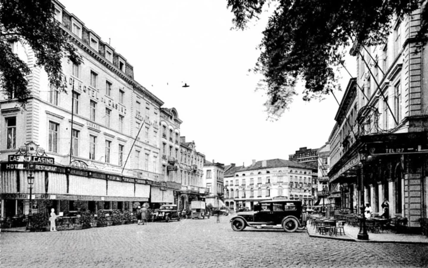 La place Émile Buisset avait autrefois un charme digne des plus belles places des grandes capitales européennes. | Place Emile Buisset, Charleroi