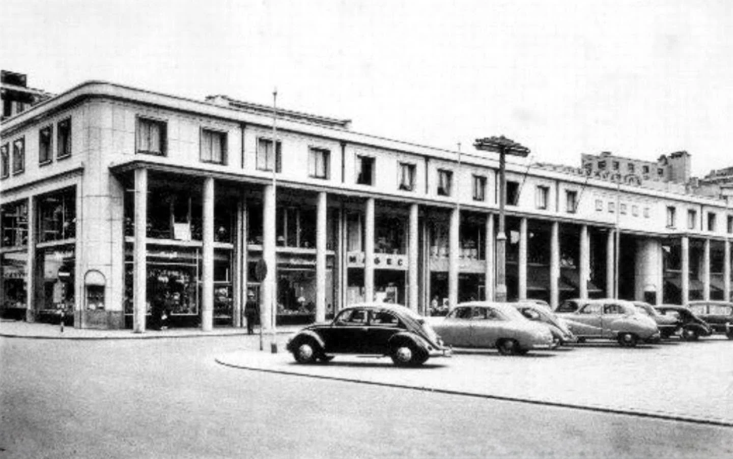 Les colonnades | Place Verte, Charleroi