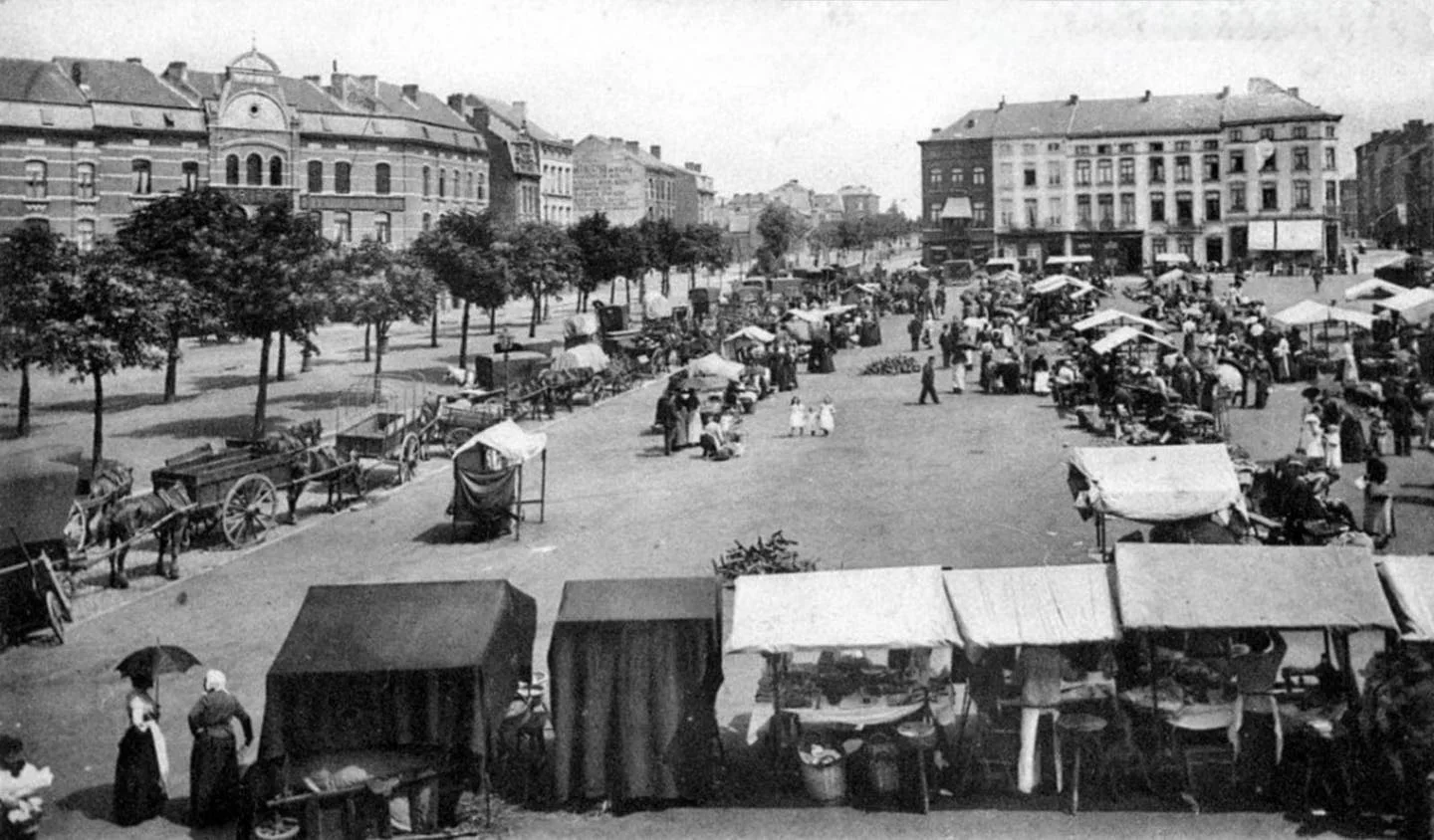 Marché sur la place du Manège | Place du Manège, Charleroi