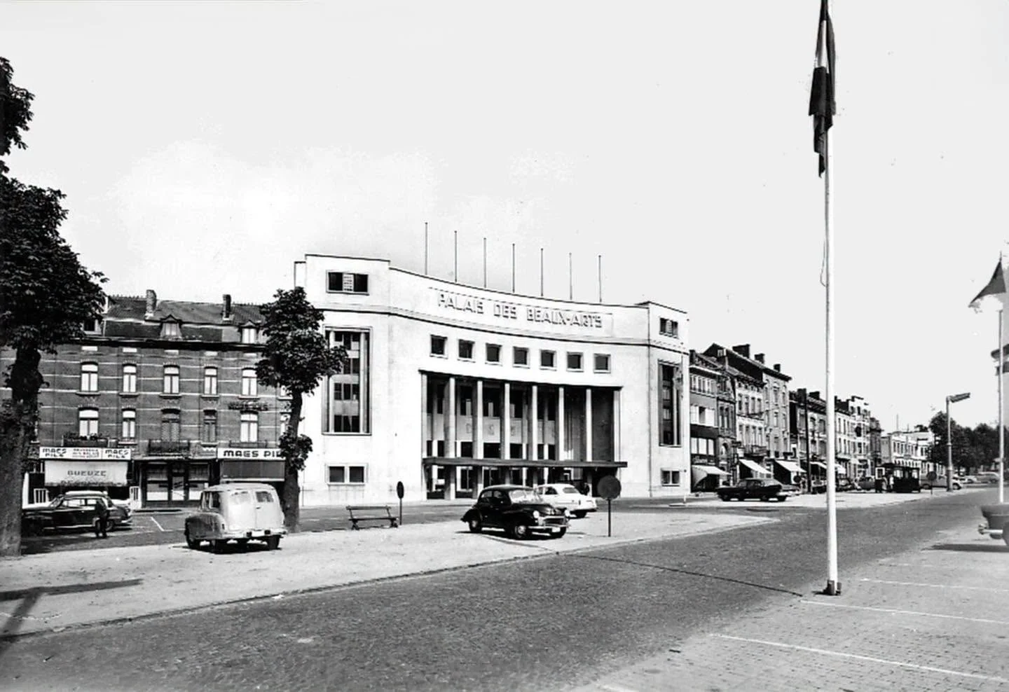 Notre belle place du Manège | Place du Manège, Charleroi