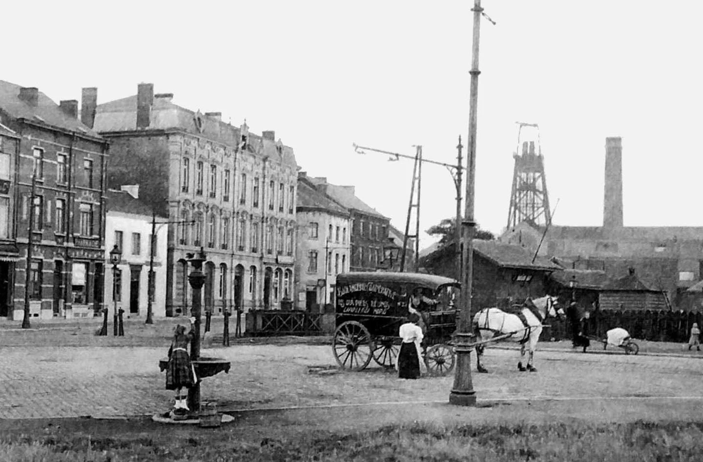 Porte de Waterloo | Square Jules Hiérnaux, Charleroi | 1912
