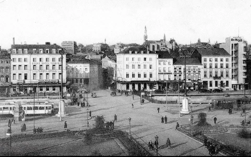Reconnaissez-vous ce paysage situé en face de notre gare ? | Place Emile Buisset, Charleroi