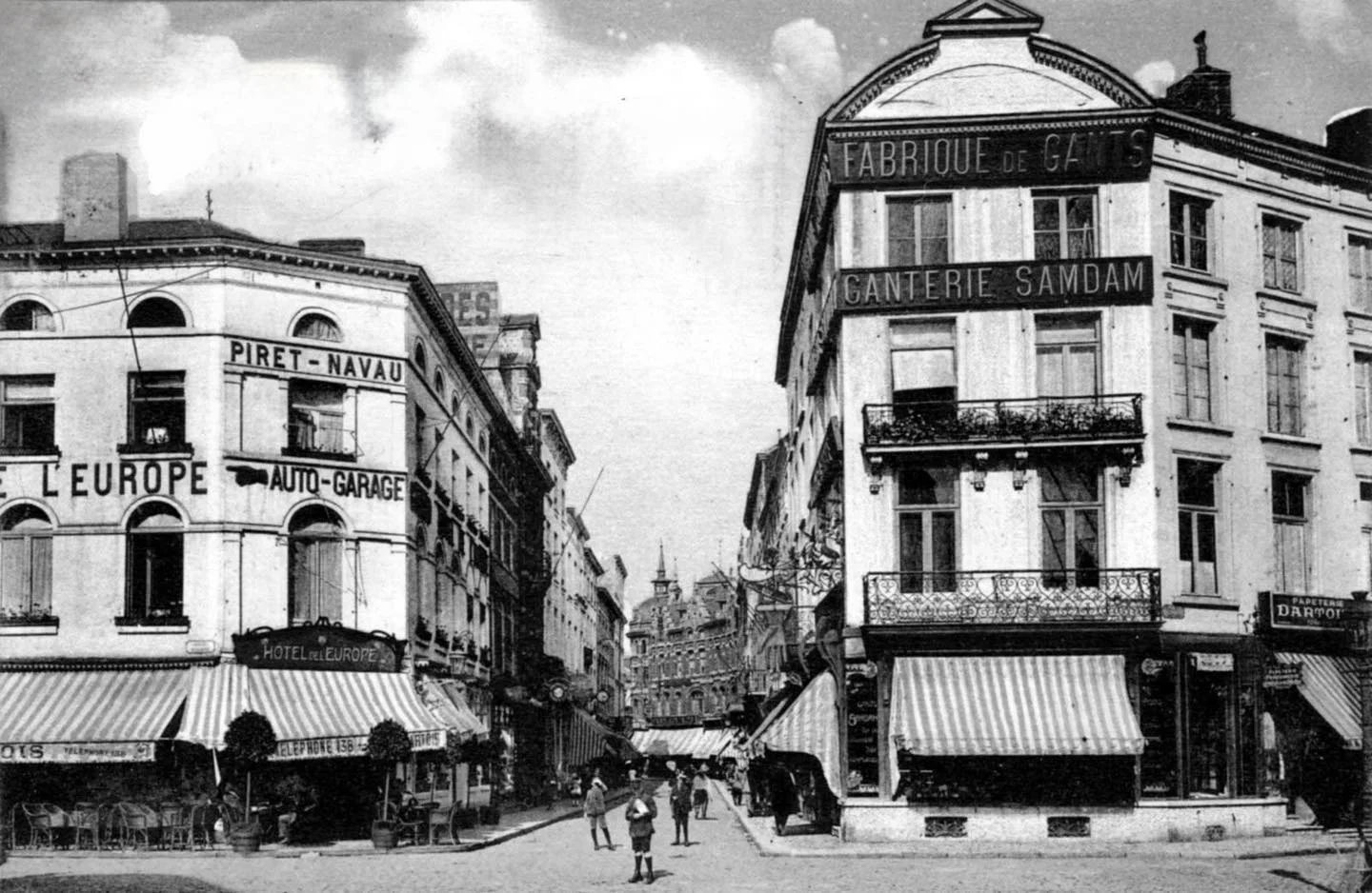 Retour en 1924, rue du Collège. | Rue du Collège, Charleroi | 1924