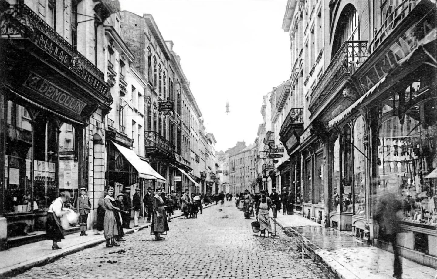 Rue de Marcinelle bondée… Quelle effervescence ! | Rue de Marcinelle, Charleroi